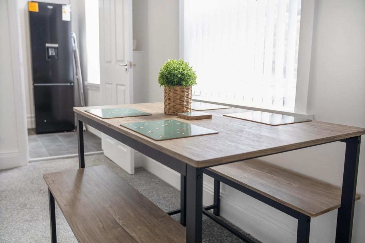 Stunning 4-Bedroom, 2 Bathrooms In Sunderland Sunderland  Exteriér fotografie